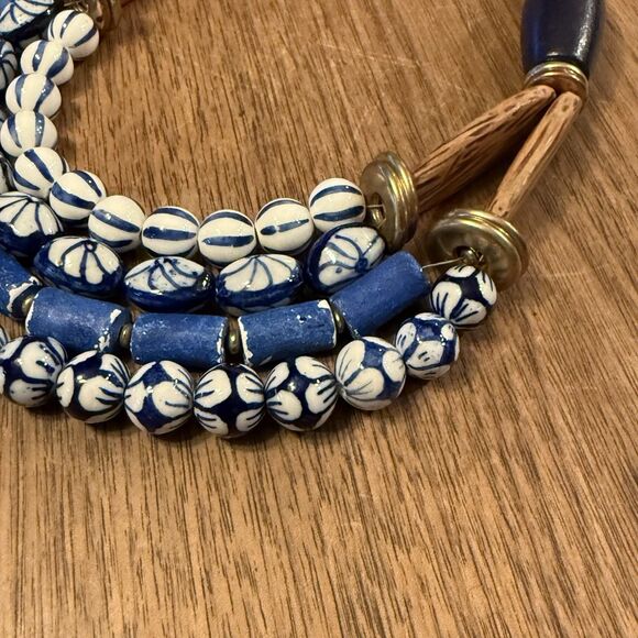 Anthropologie Statement Necklace Blue And White Ceramic And Wooden Beads - Picture 3 of 6